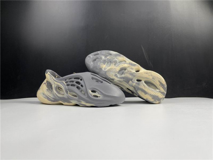 Adidas Yeezy Foam RNNR MXT Moon Gray GV7904 - CCSHOES