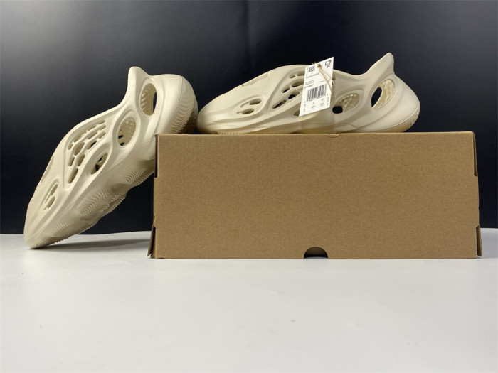 Adidas Yeezy Foam RNNR Sand FY4567 - CCSHOES