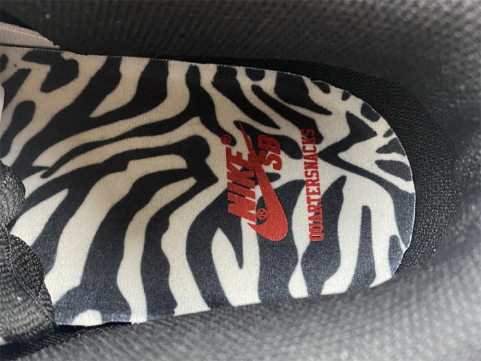 Quartersnacks x Dunk Low SB 'Little Debbie’s Zebra Cakes' DM3510-001 - CCSHOES