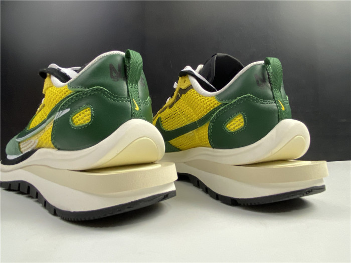 NIKE VAPORWAFFLE SACAI TOUR YELLOW STADIUM GREEN CV1363-700 - CCSHOES