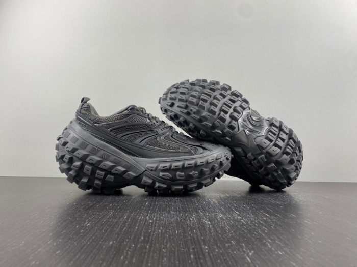 BLCG DEFENDER SNEAKER 685613-W2RA6 3000 - CCSHOES