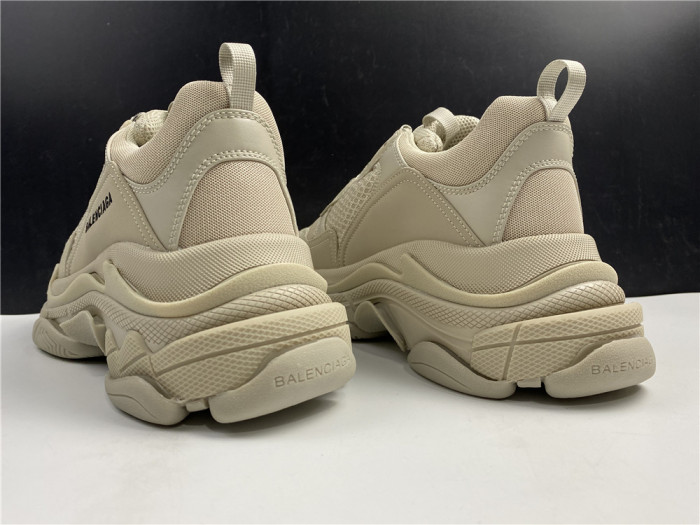 BLCG SNEAKER TRIPLE.S.GOMMA 536737 W2FW1 9700 - CCSHOES
