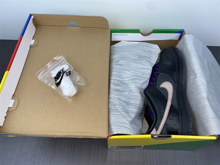 Familia x Nike SB Dunk Low “First Avenue” DJ1159-001 - CCSHOES