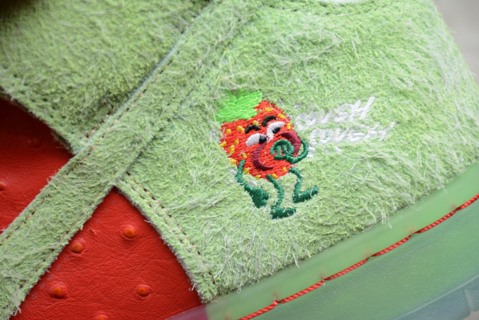 Nike SB Dunk High Strawberry Cough CW7093-600 - CCSHOES