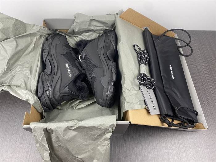 BLCG TRIPLE S SNEAKER 68563 W3CQ5 1000 - CCSHOES