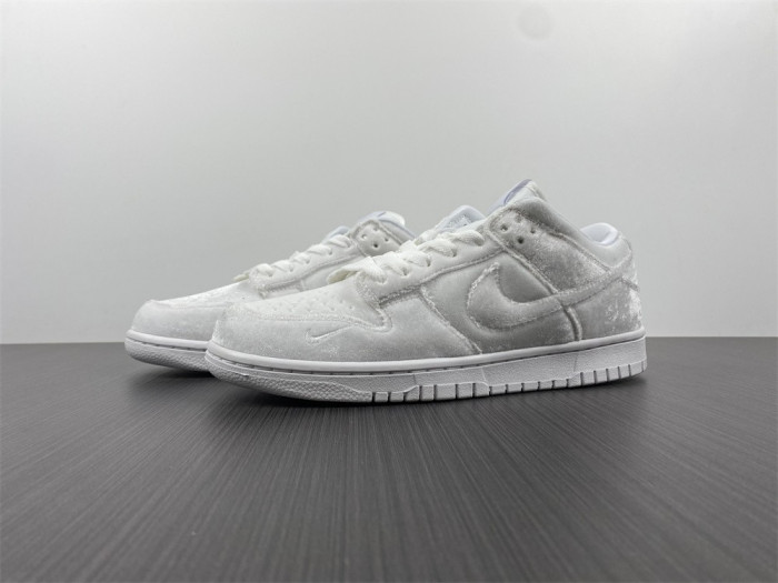 Dover Street Market x Nike Dunk Low “Triple White” DH2686-100 - CCSHOES