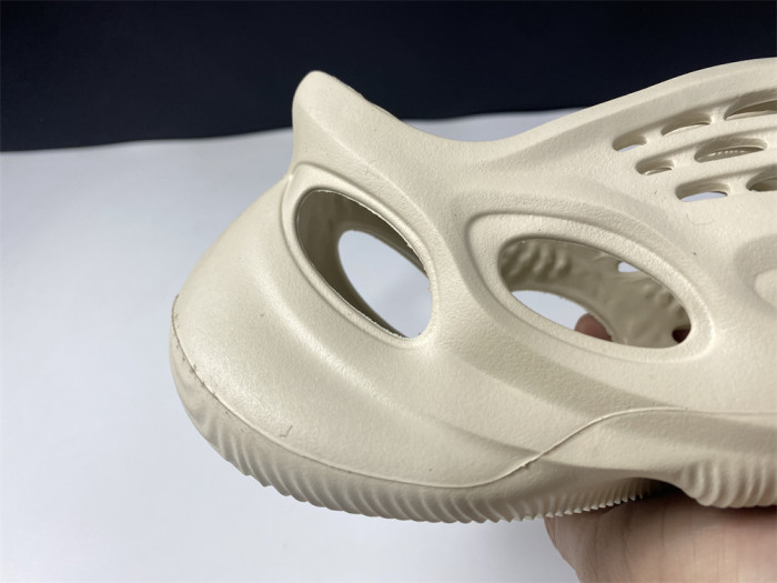 Adidas Yeezy Foam RNNR Sand FY4567 - CCSHOES