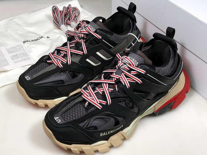BLCG TRACK TRAINER 'BLACK RED' 542023 W1GB6 1002 - CCSHOES