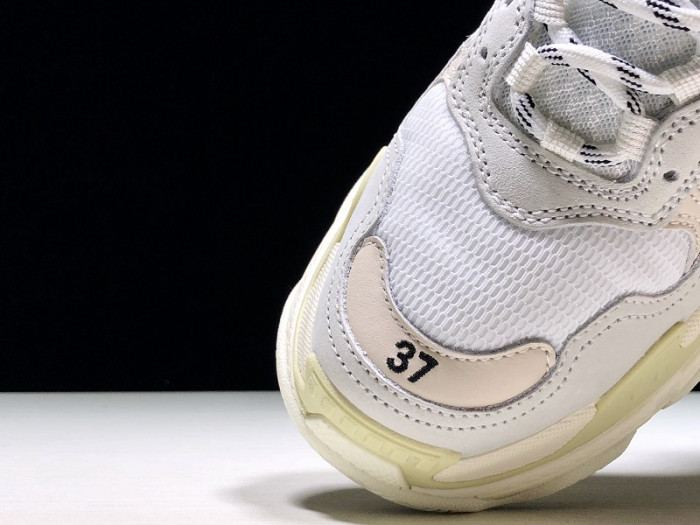 BLCG Triple S White (W) 524036-W09E1-9000 - CCSHOES