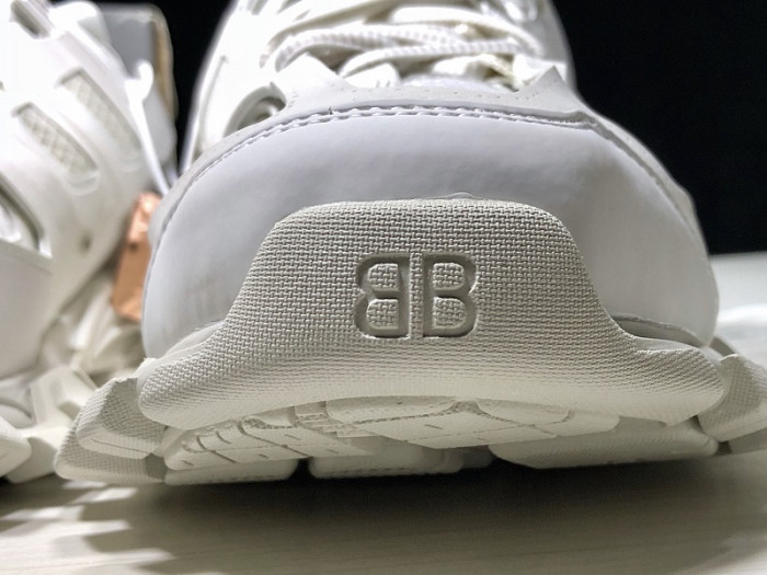 BLCG Track White 542023 W1GB1 9000 LED - CCSHOES