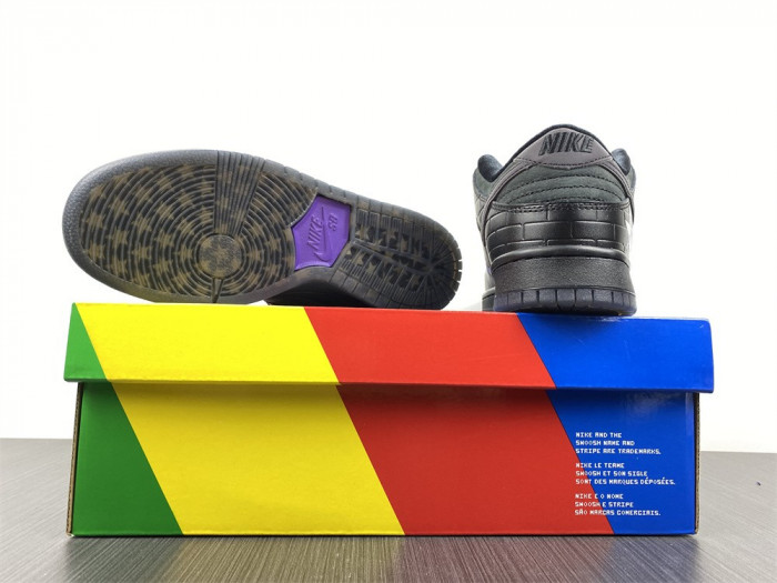 Familia x Nike SB Dunk Low “First Avenue” DJ1159-001 - CCSHOES