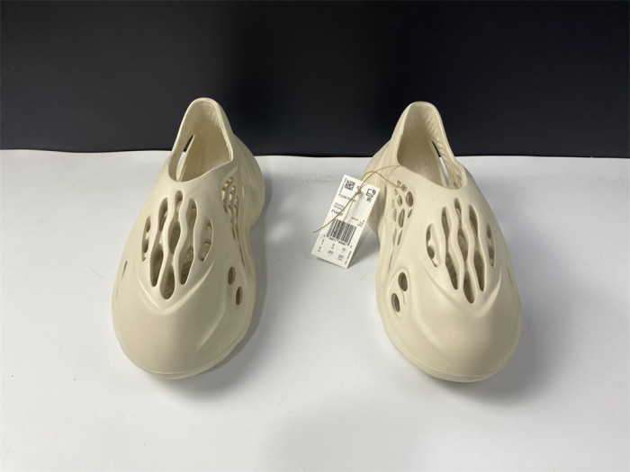 Adidas Yeezy Foam RNNR Sand FY4567 - CCSHOES