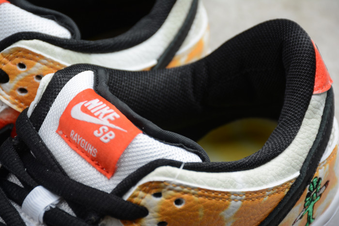 NIKE SB DUNK LOW RAYGUN TIE-DYE WHITE BQ6832-101 - CCSHOES