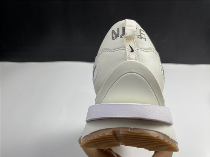 NIKE VAPORWAFFLE SACAI WHITE DD1875-100 - CCSHOES