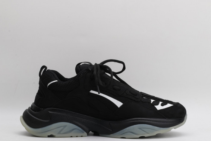 AR1M1 Low-Top Sneaker - CCSHOES