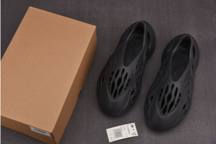 ADIDAS YEEZY FOAM RNNR ONYX HP8739 - CCSHOES