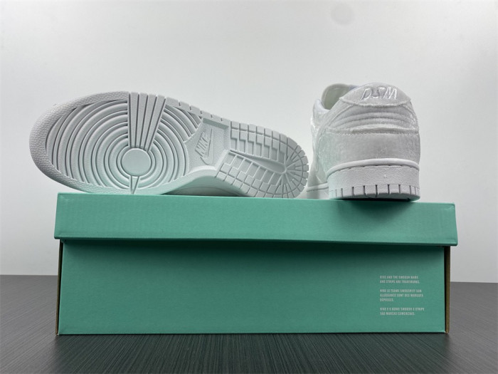 Dover Street Market x Nike Dunk Low “Triple White” DH2686-100 - CCSHOES