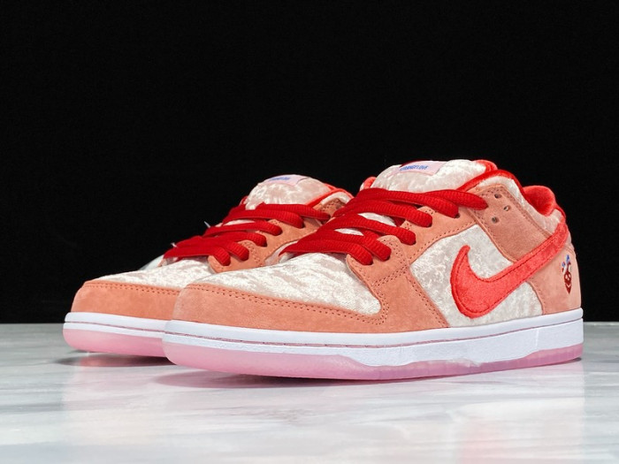 Nike SB Dunk Low StrangeLove Skateboards CT2552-800 - CCSHOES