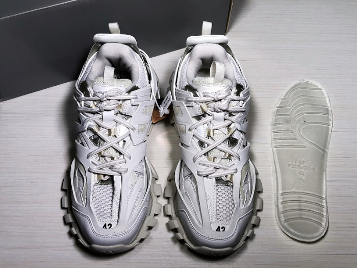 BLCG Track White 542023 W1GB1 9000 LED - CCSHOES