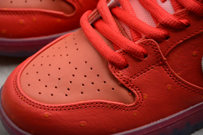 Nike SB Dunk Low Strawberry Cough CW7093-601 - CCSHOES
