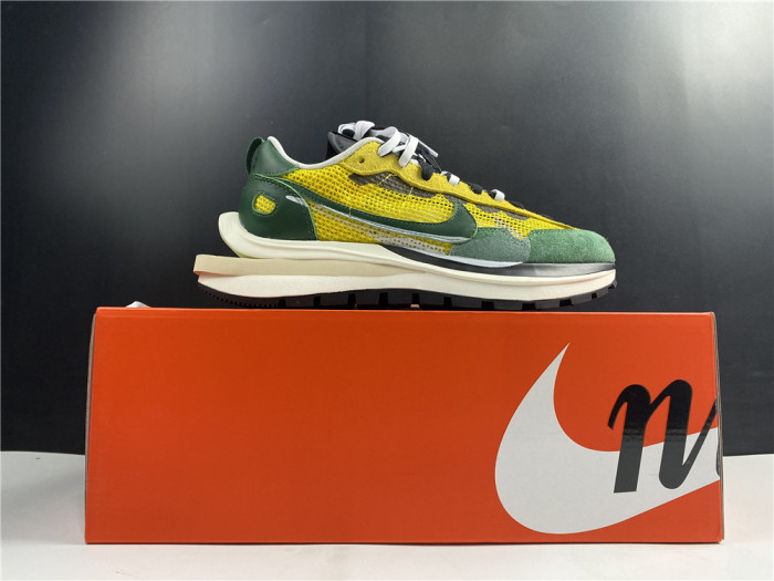 NIKE VAPORWAFFLE SACAI TOUR YELLOW STADIUM GREEN CV1363-700 - CCSHOES