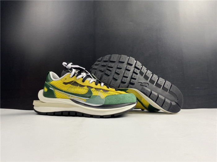 NIKE VAPORWAFFLE SACAI TOUR YELLOW STADIUM GREEN CV1363-700 - CCSHOES