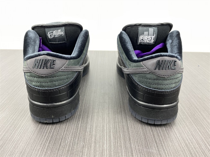 Familia x Nike SB Dunk Low “First Avenue” DJ1159-001 - CCSHOES