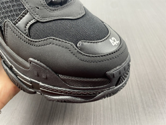 BLCG TRIPLE S SNEAKER 68563 W3CQ5 1000 - CCSHOES