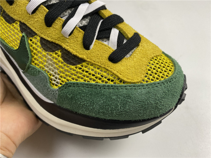 NIKE VAPORWAFFLE SACAI TOUR YELLOW STADIUM GREEN CV1363-700 - CCSHOES
