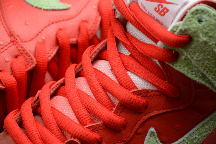 Nike SB Dunk High Strawberry Cough CW7093-600 - CCSHOES