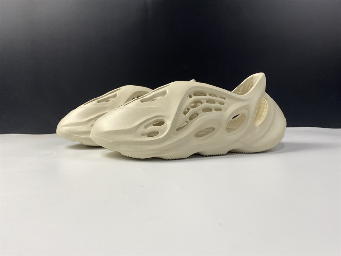 Adidas Yeezy Foam RNNR Sand FY4567 - CCSHOES