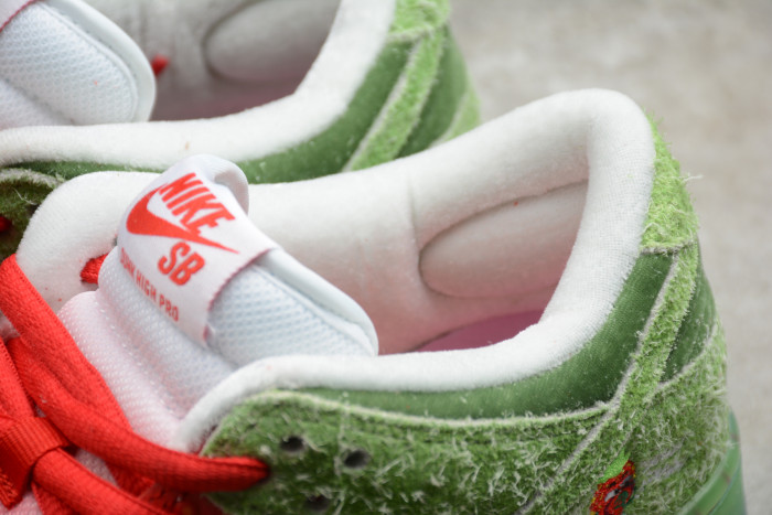 Nike SB Dunk Low Strawberry Cough CW7093-601 - CCSHOES