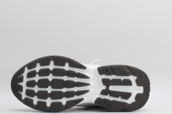 AR1M1 Low-Top Sneaker - CCSHOES