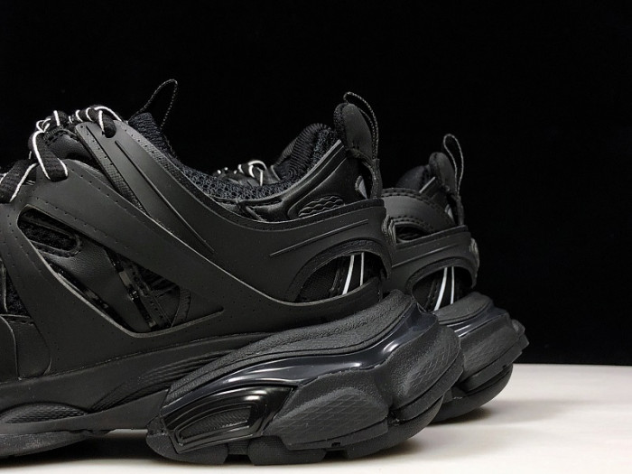BLCG TRACK TRAINER 'TRIPLE BLACK' 542023 W1GB1 1000 - CCSHOES