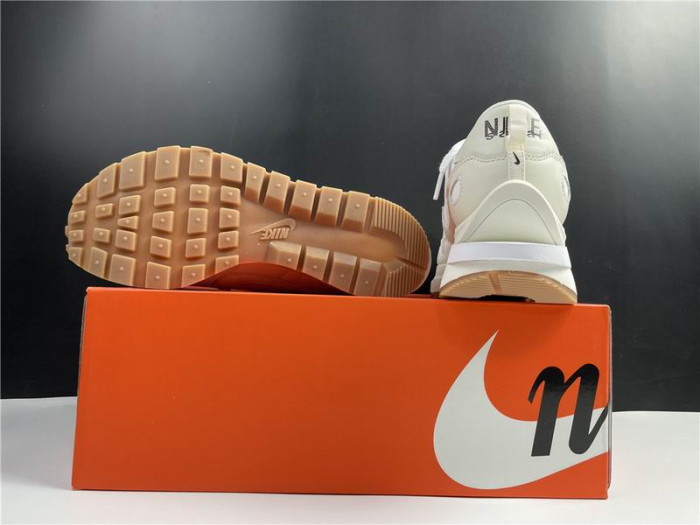 NIKE VAPORWAFFLE SACAI WHITE DD1875-100 - CCSHOES