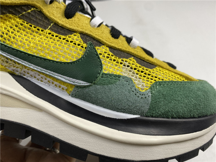 NIKE VAPORWAFFLE SACAI TOUR YELLOW STADIUM GREEN CV1363-700 - CCSHOES