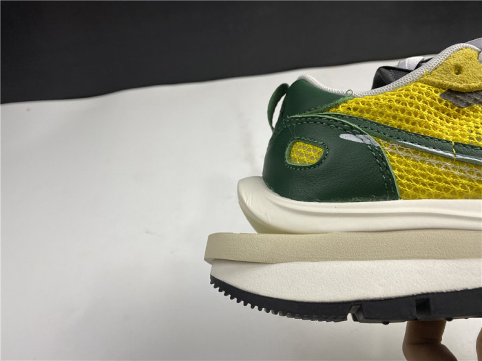 NIKE VAPORWAFFLE SACAI TOUR YELLOW STADIUM GREEN CV1363-700 - CCSHOES