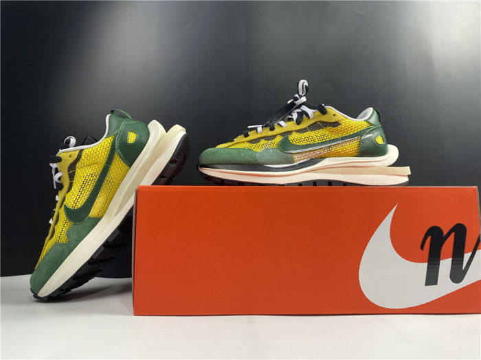NIKE VAPORWAFFLE SACAI TOUR YELLOW STADIUM GREEN CV1363-700 - CCSHOES