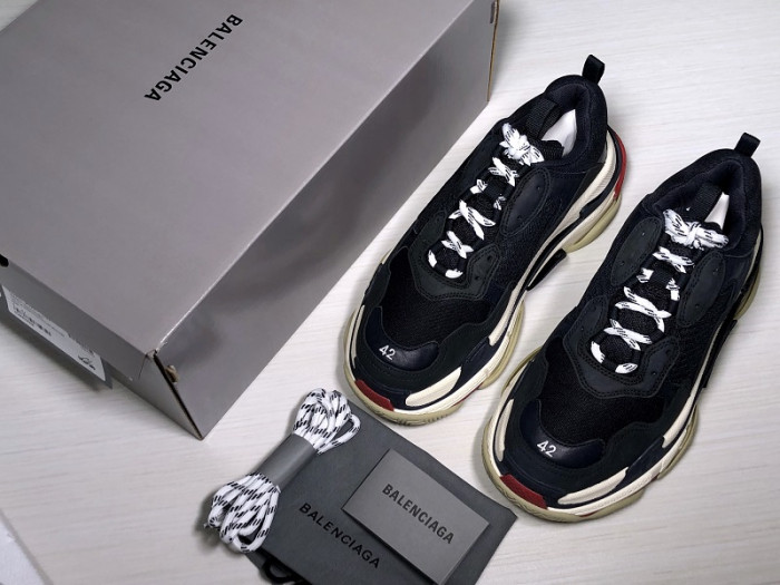 BLCG TRIPLE S TRAINER 'BLACK RED' 2018 533882 W09O1 1000 - CCSHOES