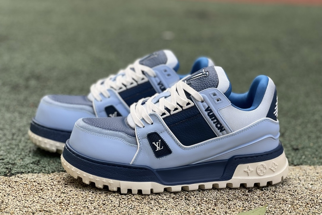 LV TRAINER MAXI Porcelain blue - CCSHOES
