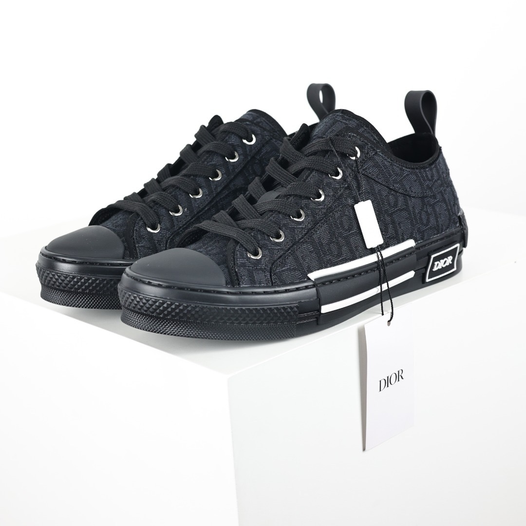 DR B23 Oblique Low Top Sneakers - CCSHOES