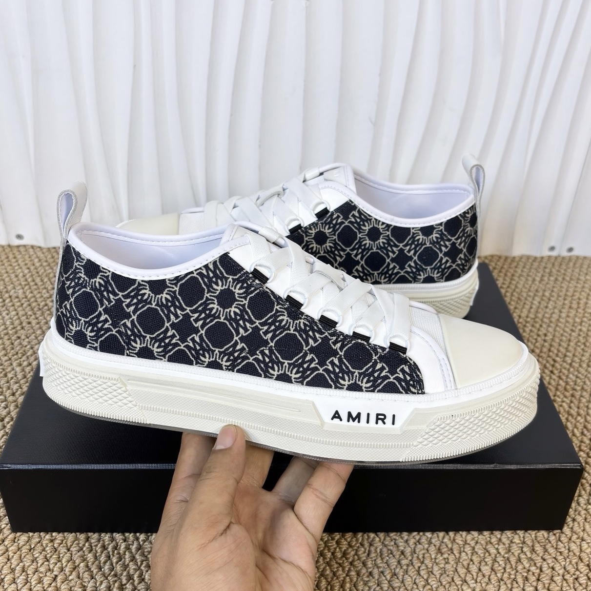 AMIRI STARS Sneakers - CCSHOES