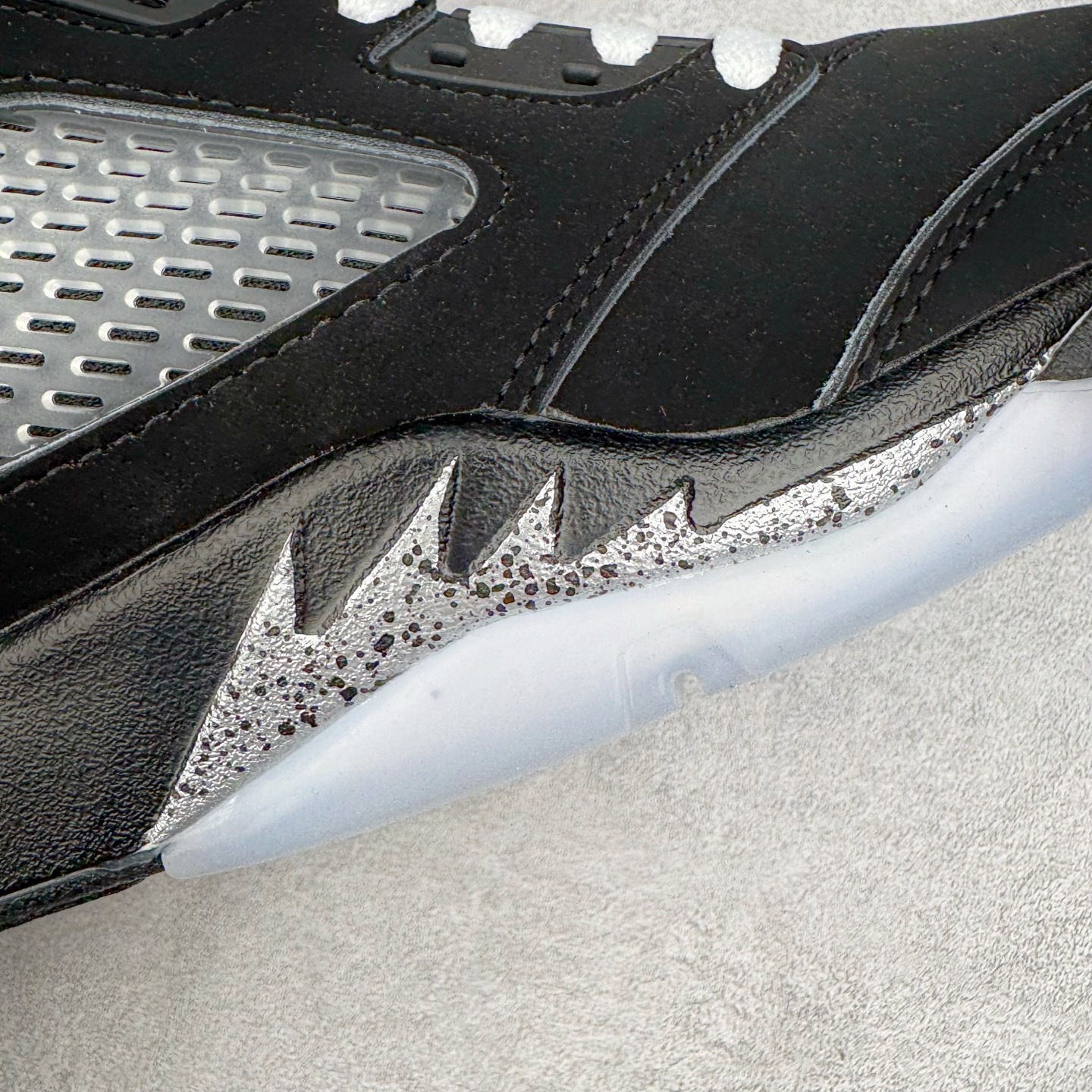 AIR JORDAN 5 BLACK METALLIC (2025) 845035-003 - CCSHOES