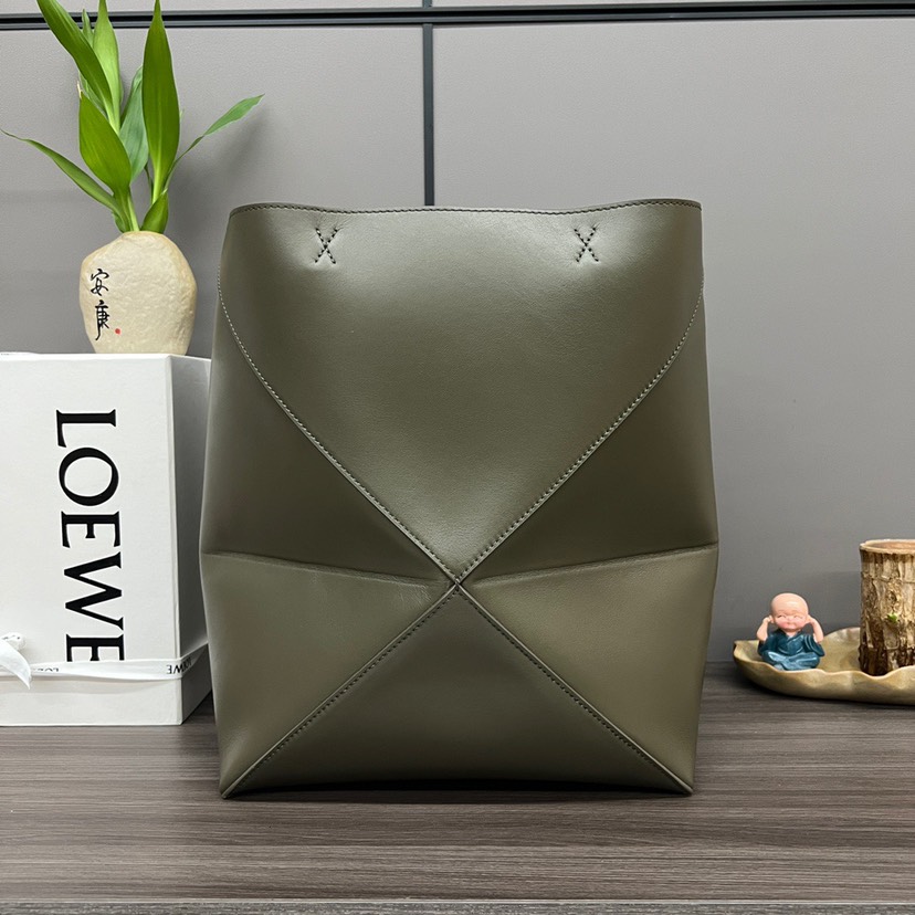 Loewe Puzzle Fold Tote in shiny calfskin Medium Green