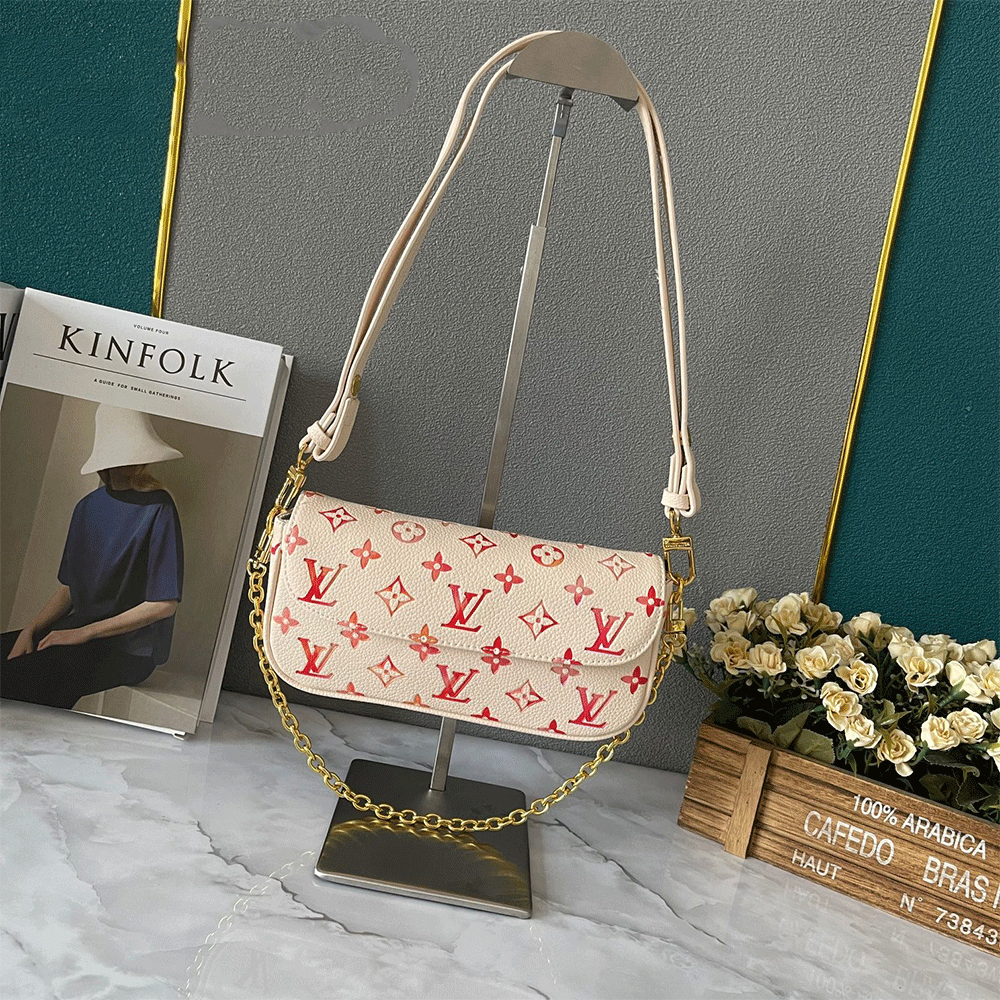 LV Wallet on Chain Ivy  Bags