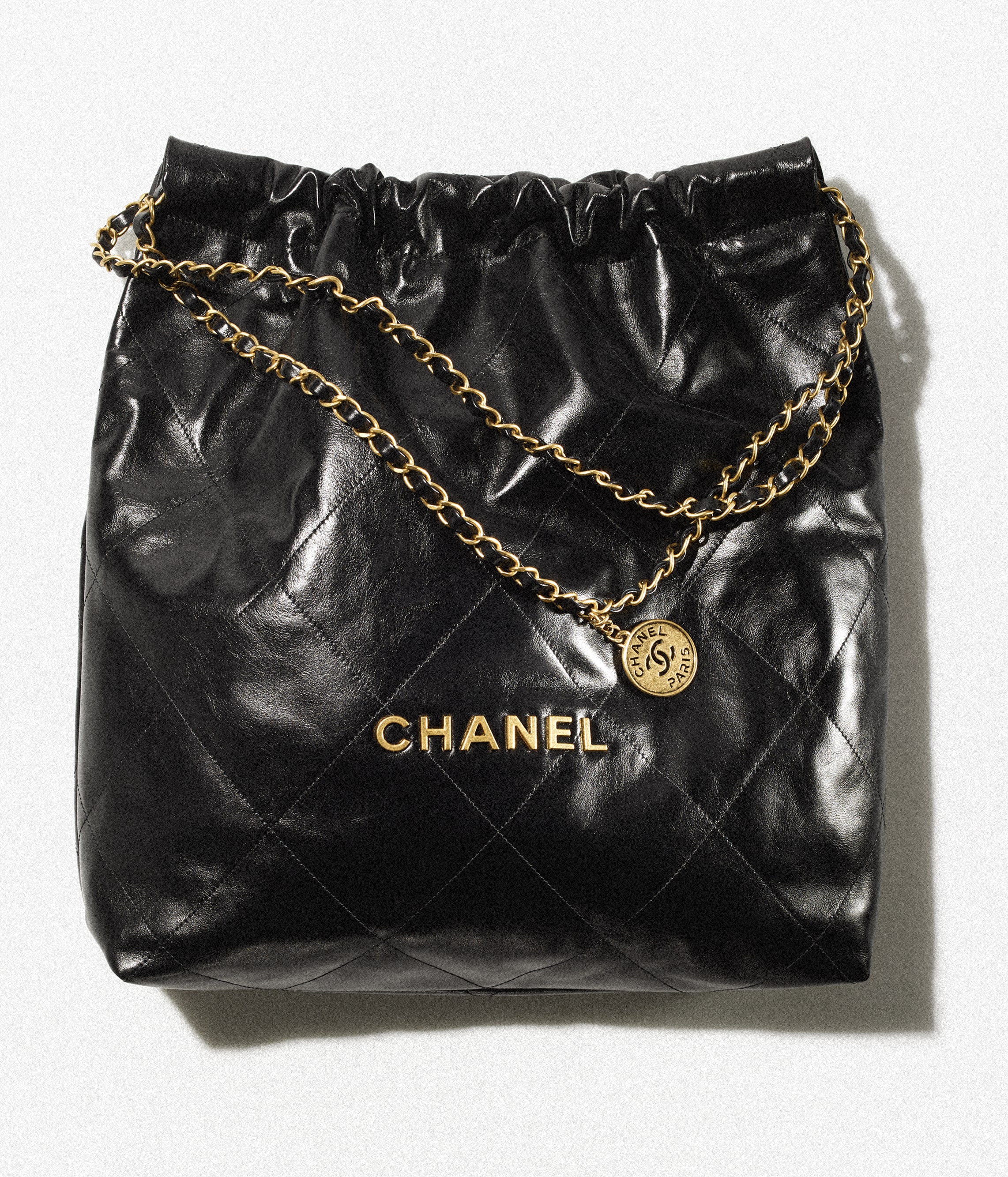 CHANEL 22 HANDBAG Shiny Calfskin & Gold-Tone Black