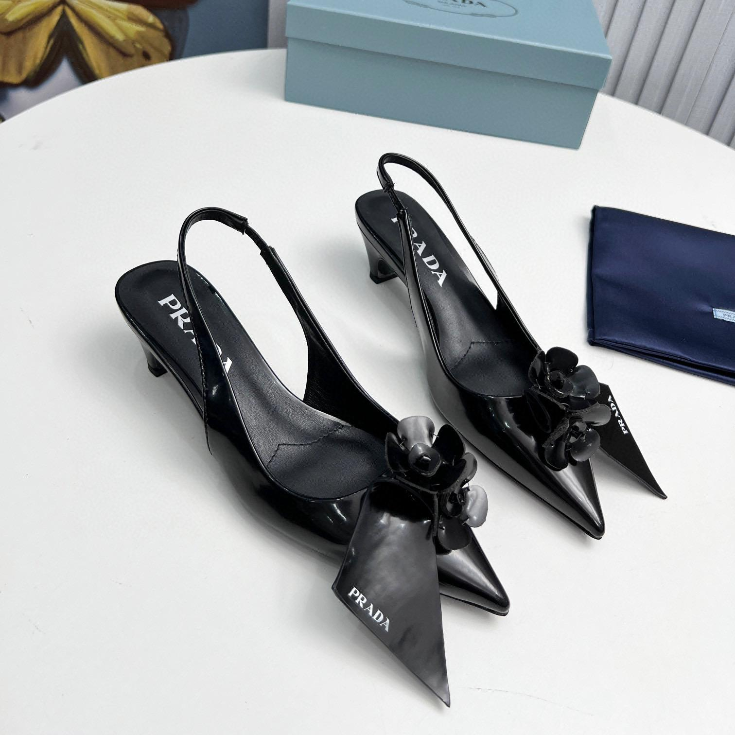 Prada  Leather Temperament Piece  Sandals Slide