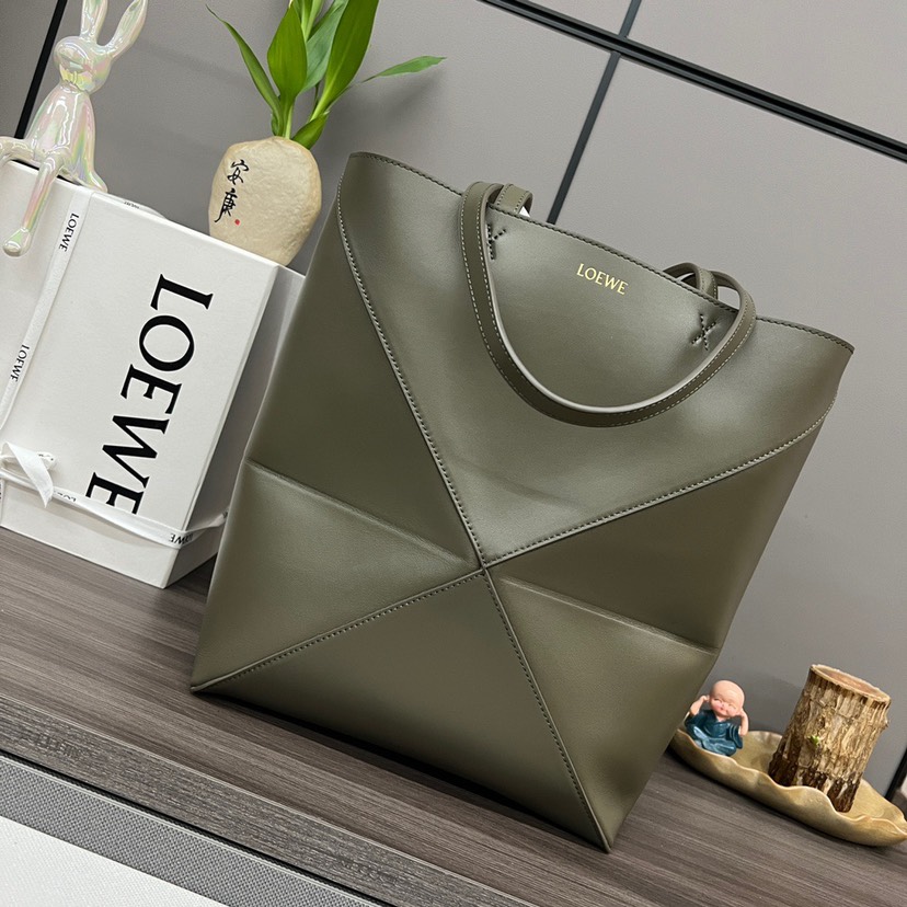 Loewe Puzzle Fold Tote in shiny calfskin Medium Green