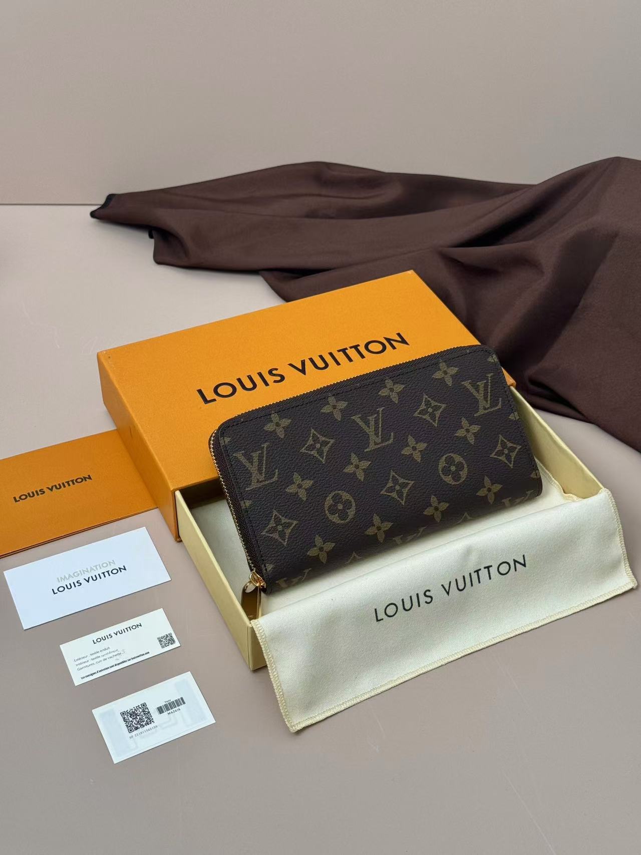 LV Zippy Wallet M24616