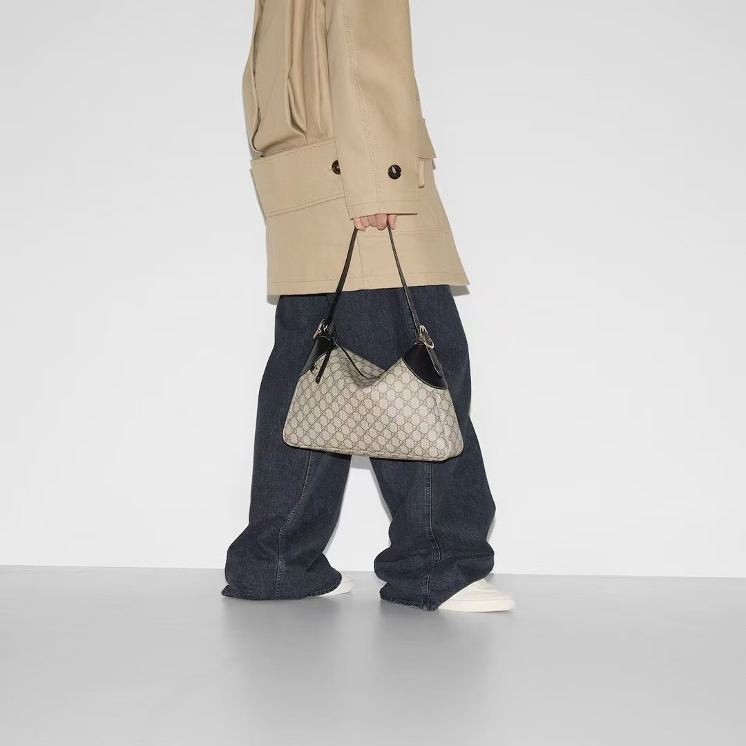 GUCCI EMBLEM Shoulder Bag Big